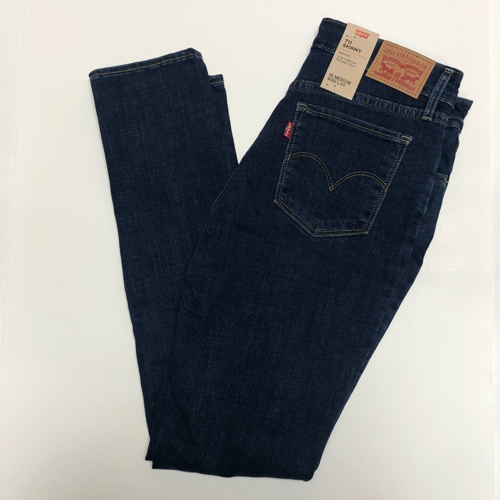 NWT Levi's 711 Distressed Skinny Jeans